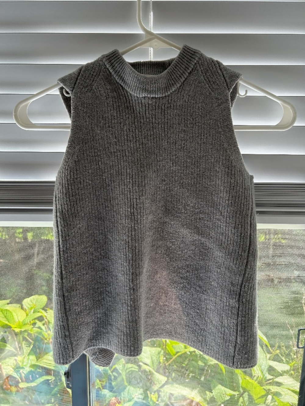 Aritzia Wilfred 100% Wool Sleeveless Sweater Light Gray Size XS